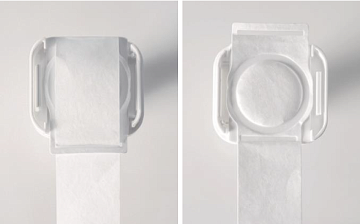 При соединении двух разъемов будьте осторожны, чтобы не перевернуть пленку. Держите пленку в правильном положении, как показано на рисунке, а затем соедините два асептических разъема.