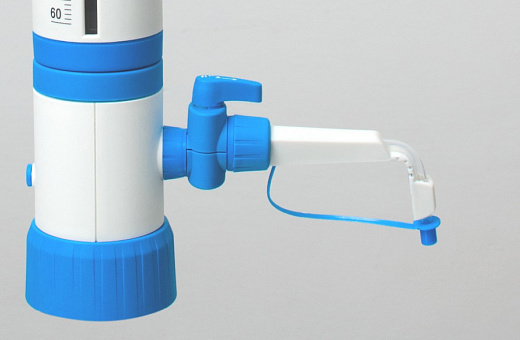 Насадка для дозирования с рециркуляционным клапаном