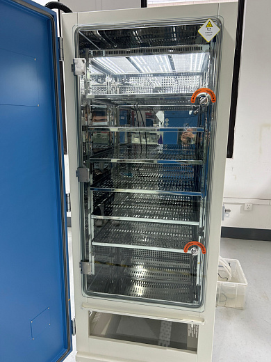 Климатическая камера постоянных условий «тепло-холод-освещение-УФ-излучение-влажность» для тестирования стабильности лекарств, +15...+65 ºC, 216 л, SHH-220GSD-2T, YSEI